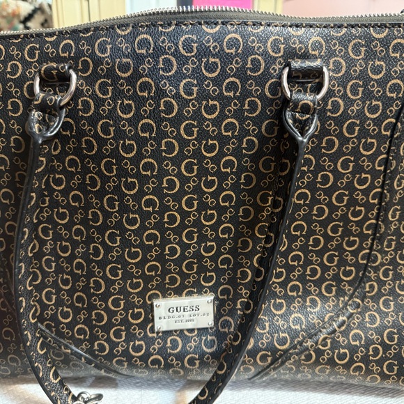 Guess purse - Picture 2 of 2